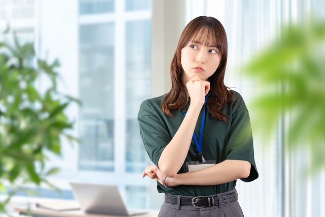 疑問を持つ女性