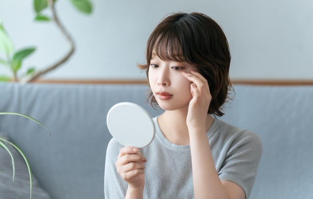 メイク女性